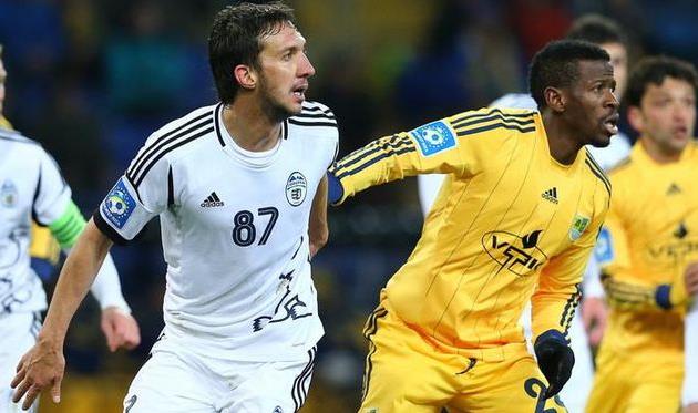 Шарпар против Юссуфа, фото Р. Шевчука, Football.ua