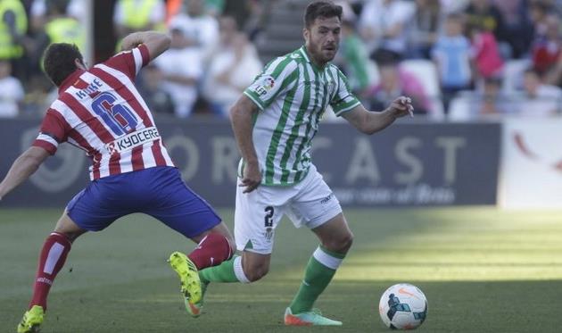 Чика обходит Коке, фото inside spanish football