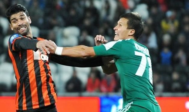 Курилов в борьбе с Эдуардо, фото М. Масловского Football.ua 