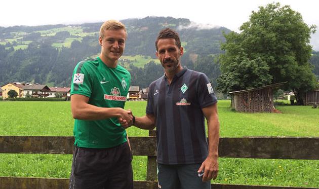 Феликс Кроос и генеральный менеджер Томас Айчин, werder.de