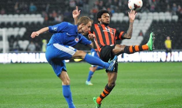 Богдан Бутко против Луиса Адриано, фото М.Масловского, Football.ua