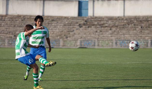 Роман Ленский забивает красивейший мяч со штрафного, фото fckristal.at.ua