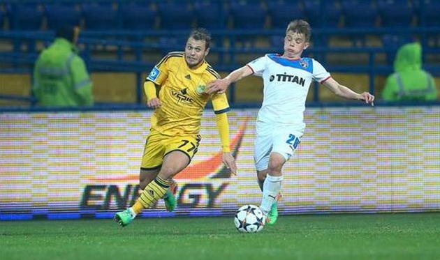 Кошман против Ксенза, фото Р. Шевчука, Football.ua