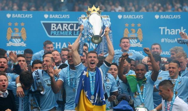 Эдин Джеко (с кубком), Getty Images