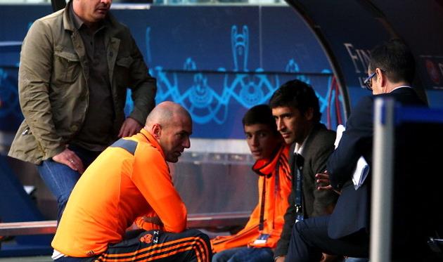 Зинедин Зидан и Рауль перед финалом ЛЧ в Лиссабоне, Getty Images