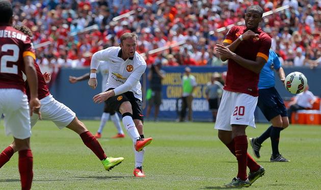 Кейта уворачивается от удара Руни, фото getty images