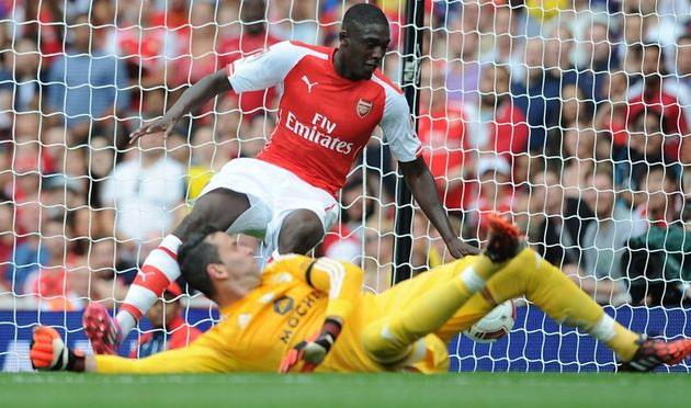 Яя Саного огорчает Артура, mirror.co.uk