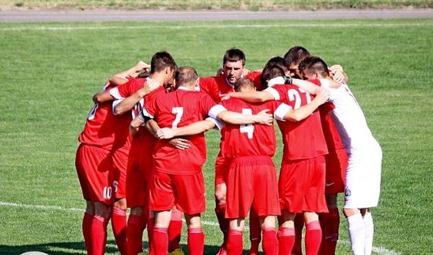 Реал Фарма, «летний чемпион» по результатам спаррингов межсезонья, возглавляет таблицу второй лиги, фото lanzheron.com