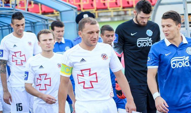 Бабенко выходит на поле вслед за Симининым, фото ФК Волынь