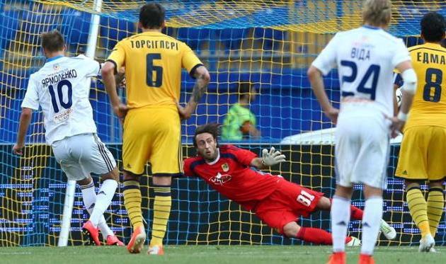 Ярмоленко реализовывает пенальти, © Роман Шевчук, Football.ua