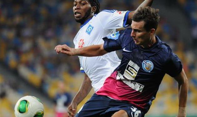 Чижов против Мбокани, фото И. Хохлова, Football.ua