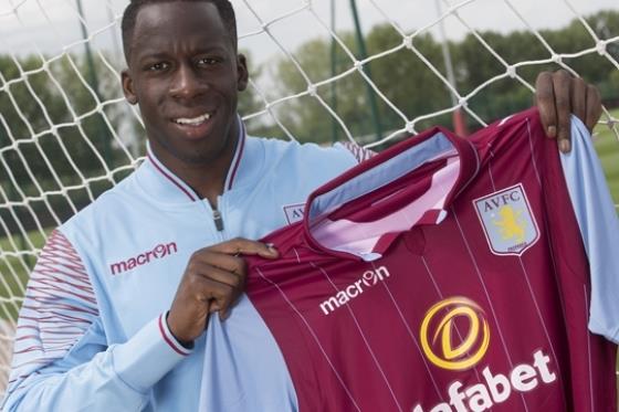 Али Сиссоко, фото www.avfc.co.uk