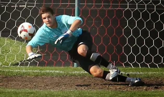 Голкипер николаевцев Антоненко стал одним из героев встречи, фото niknews.mk.ua