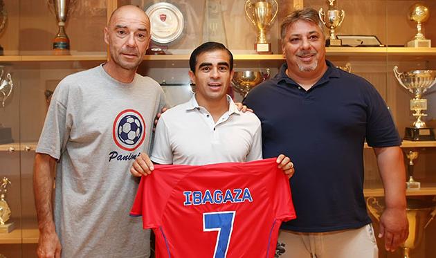 Ибагаса с новой футболкой, panionios.gr