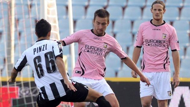 Армин Бачинович (в центре), uefa.com