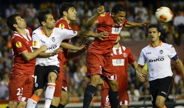 Противостояние Севильи и Валенсии в полуфинале ЛЕ, фото getty images