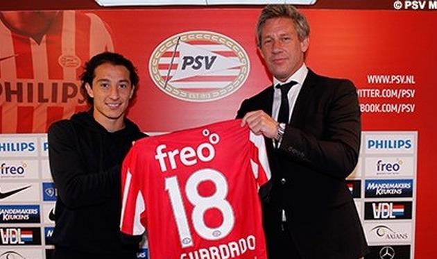 Андрес Гуардадо и технический директор ПСВ Марсел Брандс, psv.nl