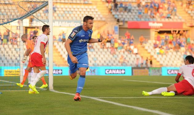 Альваро празднует забитый мяч, фото Denis Doyle (Getty Images)