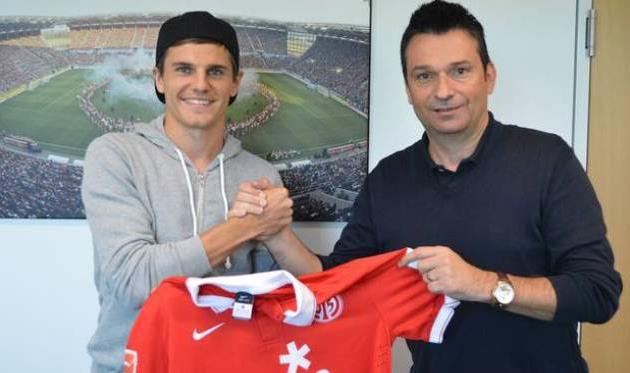 Йонас Хофманн (слева), фото www.mainz05.de