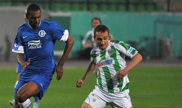 Кополовец против Дугласа, фото М. Лысейко, Football.ua