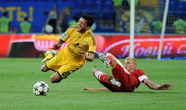 Емельянов против Эдмара, фото Д. Неймырка, Football.ua