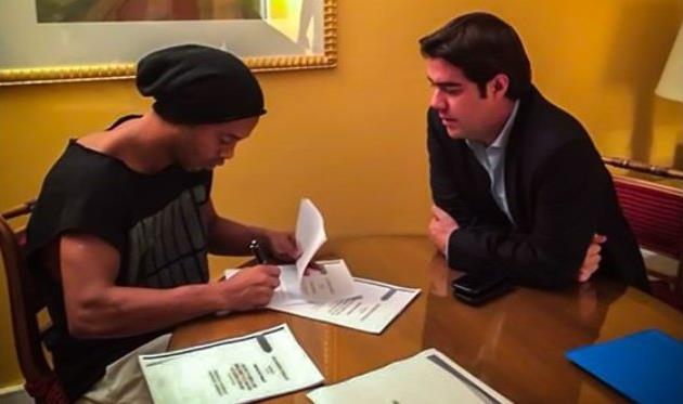 фото twitter.com/10Ronaldinho