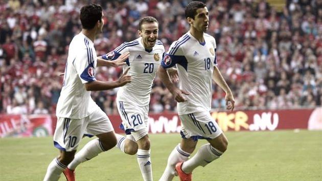 Генрих Мхитарян (справа), фото uefa.com