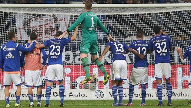 Ральф Ферманн (в центре), schalke04.de