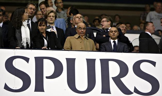 Джо Льюис (по центру), PA