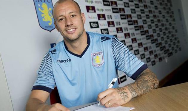 Алан Хаттон, @AVFCOfficial