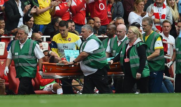 Дебюши покинул поле на носилках, Getty Images