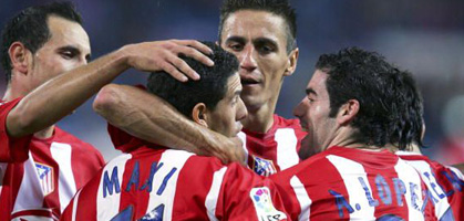 Макси принимает поздравления, фото viewimages.com