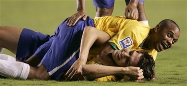 Ночью бразильцы занимались примерно тем же, фото AP