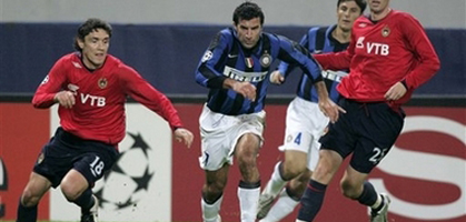 Юрий Жирков в погоне за Луишем Фигу, фото AP