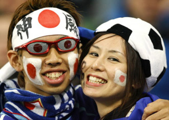 Таких вот фанатов, да без кубка оставить? :)