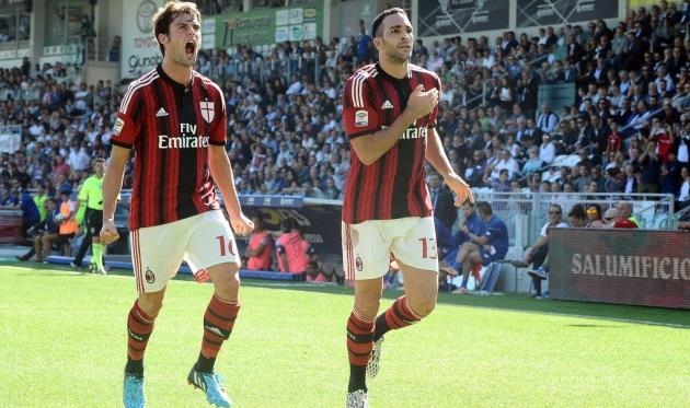 Адил Рами (справа) празднует гол в ворота Чезены, Getty Images