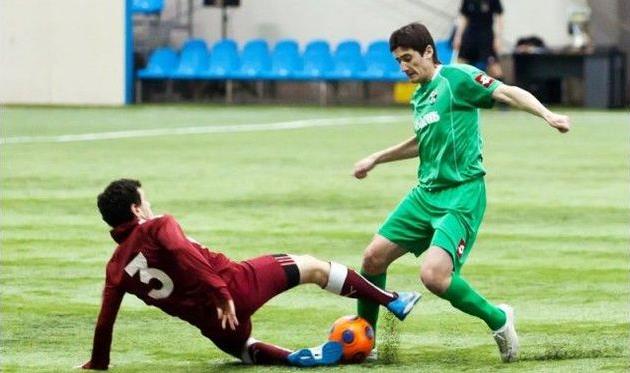 Василий Продан (слева) вошел в когорту лучших бомбардиров лиги, фото О.Романовского, fcbrovar.obolon.ua