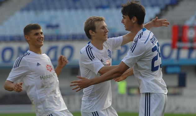 Яремчук (справа) положил начало разгрому, фото fcdynamo.kiev.ua
