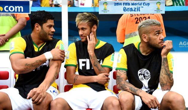 Даниэль Алвес (крайний справа), Getty Images