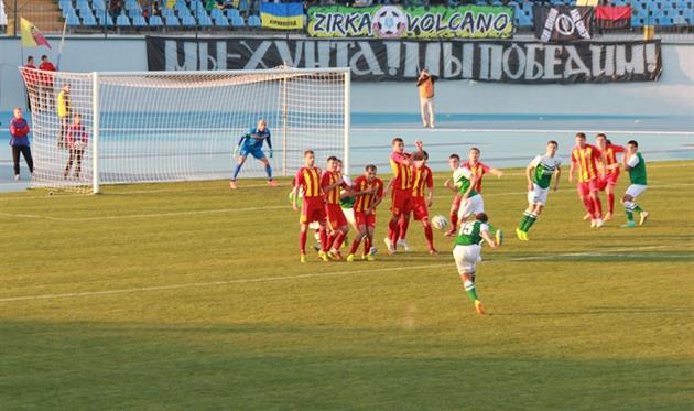 Опасный удар Запорожана принимает на себя стенка: и в этом моменте до гола дело не дошло, фото fco.com.ua