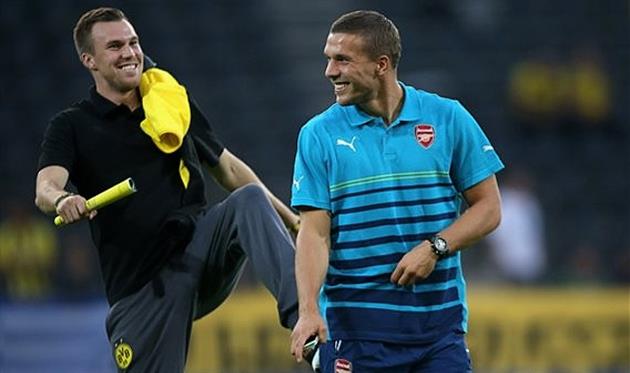 Подольски выталкивают из Арсенала, Getty images