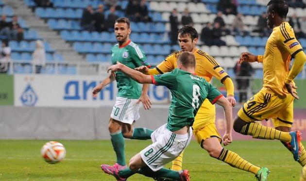 Дуда поражает ворота Горяинова, фото И.Хохлова, Football.ua