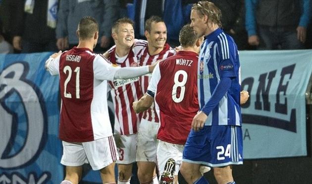 Партнеры поздравляют Томсена с забитым голом, Getty Images