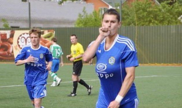 Егор Иванов (справа) оформил дубль и вошел в тройку лучших бомбардиров, фото fckremen.com