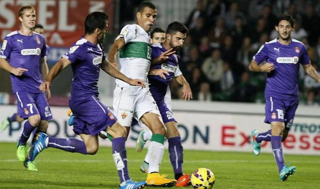 Джонатас удваивает преимущество Эльче, фото IMAGEN: MANUEL LORENZO