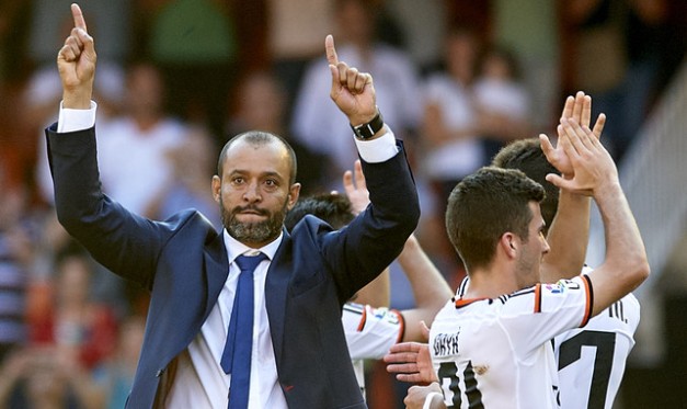 Нуну Эшпириту Санту с подопечными, Getty Images