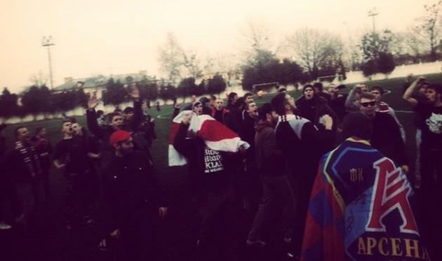 Фаны Арсенала празднуют чемпионство, arsenal-kyiv.com