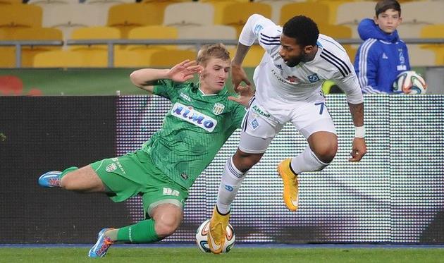 Мирошниченко боролся на фланге с Ленсом, фото Ильи Хохлова, Football.ua