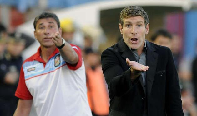 Тренер Арсенала Мартин Палермо (правее), telam.com.ar