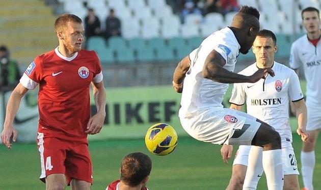 Довгий (слева) пытается трудоустроиться в Металлурге, фото Алексея Ковалева, Football.ua